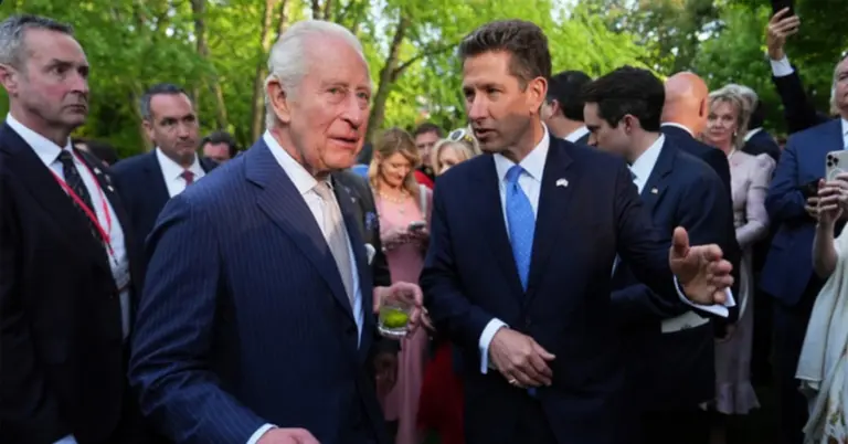 ব্রিটেনের রাজা তৃতীয় চার্লস ও যুক্তরাষ্ট্রে ব্রিটিশ রাষ্ট্রদূত ক্রিস্টিয়ান টার্নার